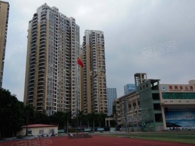 Apakah yang menjadikan projek kolam renang Blueway di Yunding Cuifeng Fasa III sebagai kemudahan riadah yang menonjol?